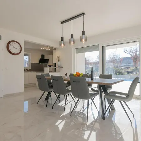 Holiday home Stunning In With Wifi