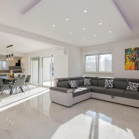 Stunning In With Wifi